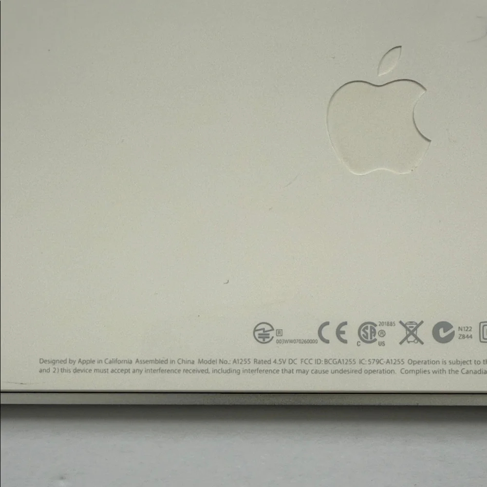 Apple A1255 MB167LLA Wireless Bluetooth Keyboard Silver